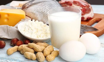 In questo articolo parliamo della Dieta Iperproteica, spiegandoti come funziona, quali alimenti prevede e a quali benefici ed effetti collaterali puoi andare in contro mangiando in questo modo