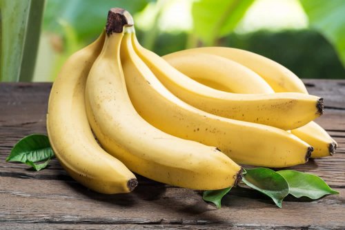 In questo articolo parliamo delle Calorie delle Banane, delle loro Proprietà e dei Potenziali Benefici per la Salute. Con Approfondimenti sull'utilità delle banane per dimagrire e l'impatto sui valori glicemici dei diabetici