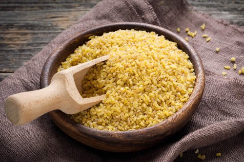 In questo articolo parliamo del Bulgur, delle sue Proprietà e dei Benefici per il Colesterolo Alto, il Diabete e il Dimagrimento. Con Studi scientifici, Valori Nutrizionali, Usi in Cucina e Consigli per la Cottura e la Preparazione