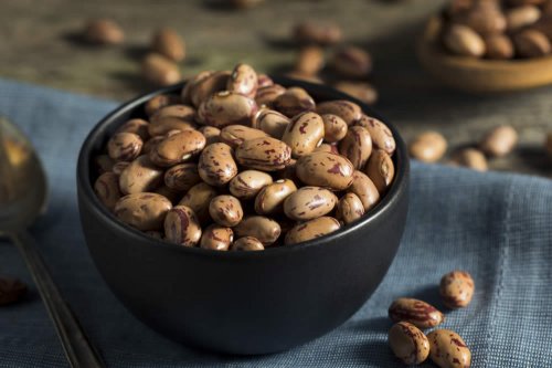 In questo articolo parliamo delle Calorie dei Fagioli, delle loro Proprietà Nutrizionali e dei Potenziali Benefici per la Salute e il Controllo del Peso. Con Approfondimenti sull'utilità dei Fagioli per Dimagrire e Promuovere la Salute Cardiovascolare