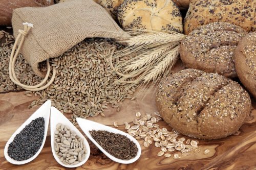 In questo articolo parliamo dei Cereali Integrali e delle loro proprietà salutistiche, per prevenire diabete, malattie cardiovascolari, obesità e infiammazioni. Con Studi Scientifici, Ricette, Avvertenze e Consigli Utili