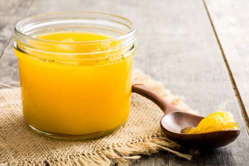 In questo articolo parliamo del Ghee (Burro Chiarificato), delle sue Proprietà Nutrizionali e del suo Impatto sulla Salute del Cuore e dell'Intero Organismo. Con Studi scientifici, Calorie, Usi in Cucina e Ricetta per Prepararlo in Casa