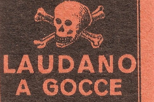 Con questo articolo impariamo a conoscere più da vicino il Laudano, il suo Meccanismo d'Azione, gli Effetti Prodotti, i Modi d'uso e Assunzione, ma anche gli Effetti Collaterali di un suo utilizzo sporadico e dell'abuso cronico.