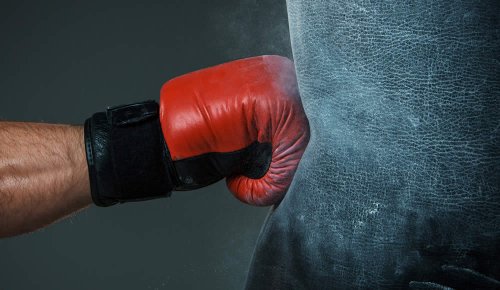 Esistono svariate Tipologie di sacchi da Boxe. Aldilà di forme, dimensioni e materiali, molto dipende dalla finalità allenante; esistono infatti sacchi per la velocità, per la coordinazione e la potenza. Scopri il Tipo di Sacco da Boxe più adatto a Te